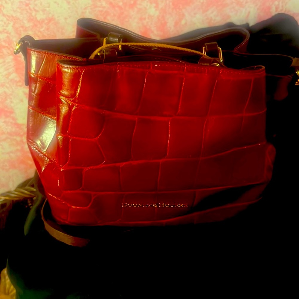 Beautiful, Dooney and Bourke crocodile Barlow satchel three compartments - Picture 2 of 16